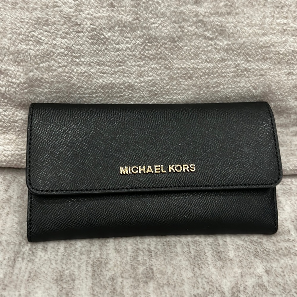 Michael Kors Jet Set 35S8GTVF7L Travel Trifold Wallet, Large - Black